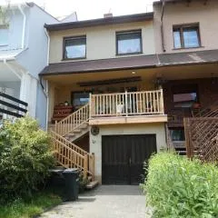 Samodzielny 2-dwupokojowy apartament z ogrodem i garażem