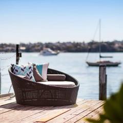 Sydney Harbourfront Boathouse and Studio Escape