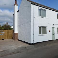 Pet Friendly Beautiful Detached Cottage close to Spurn Point, Easington and Withersea