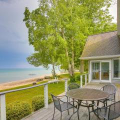 Getaway on Crystal Clear Lake Main and Guest House!