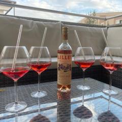 Elegant 2-bedroom apartment with free parking