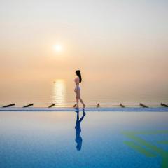 Maximilan Danang Beach Hotel