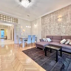Exclusive Colourful Flat in the city