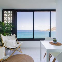 Seaside Apt with Sunset Views and Fast Wifi