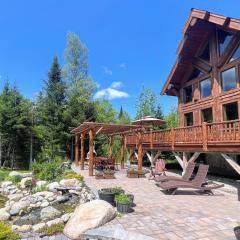 WML stunning log home in Bretton Woods, AC, 2-person Jacuzzi, indoor and outdoor fireplaces, & more!