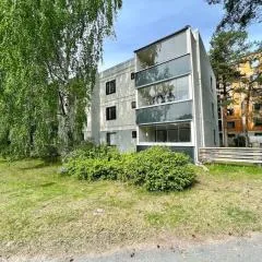 Ground floor 3 bedroom apartment, free parking