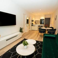 Luxe Haven - 42nd Floor Panoramic City Views