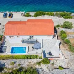 Beautiful Seaside Holiday Home Neda