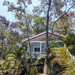 West Bay Roatan - Sunny & Modern Oasis- 2 Bedrooms - 3 min walk to beach