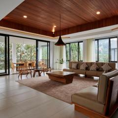 Atsuka Hill View Villa 8 bedrooms with a private heated swimming pool
