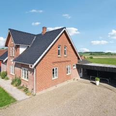 Amazing Home In Christiansfeld With 5 Bedrooms And Wifi