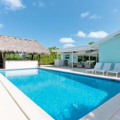 Tropical Villa Pool Home w/ Tiki Bar! Sleeps 9!