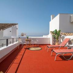 Gorgeous Home In Estepona With Kitchen