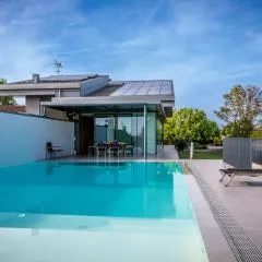 LUXURY VILLA RUBIN with Jacuzzi POOL GYM & SPA near Venice and Padua