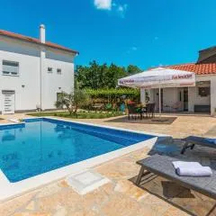 Beautiful Apartment In Donje Rastane