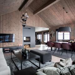 Strandafjellet Panorama Lodge - Large Cabin with Majestic Mountain View