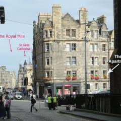 Royal Mile apt, just 1 min from Edinburgh Castle!