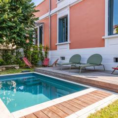 Villa with pool and garden close to Lyon - Welkeys