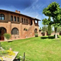 Vintage Mansion in Montepulciano with Pool