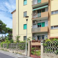 Beautiful Apartment In Viareggio With 3 Bedrooms And Wifi