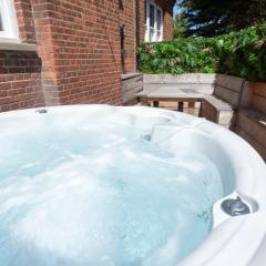 2 The Old Schoolhouse: En-suite, hot tub, parking, pets