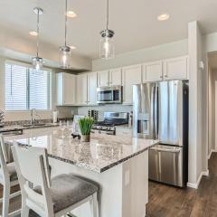 Brand New Townhome with King Suite Near DIA