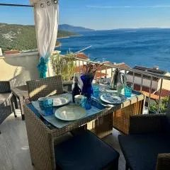 Tanis Ocean Loft