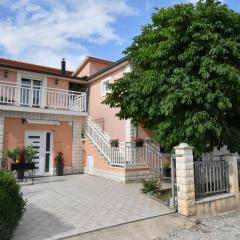 Apartments with a parking space Sinj, Zagora - 21449