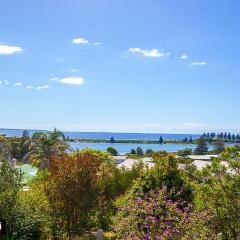 Bermagui jewel holiday house 5 Bedroom Uninterrupted views central location Bermagui Linen & Wifi Provided