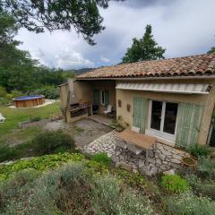 Gîte 6 personnes dans grand domaine provençal