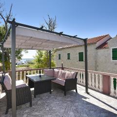 2 Bedroom Awesome Apartment In Privlaka