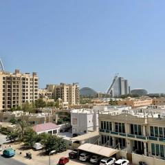 Dar Vacation- Modern 1BDR Apartment Jumeirah View