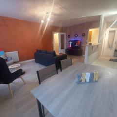 Appartement 5 personnes 52m2 avec Grand Salon et 1 chambre proche aéroport et gare