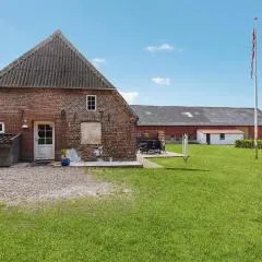 Beautiful Apartment In Højer With Wifi