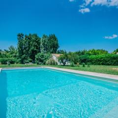 Mazet au calme -Piscine privée-Grand jardin arboré