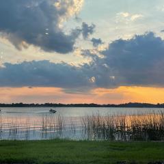 Clear Lake Retreat: Private pool, lakefront