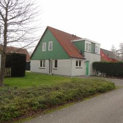 Nice holiday home with WiFi, on a holiday park 200m from the beach