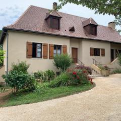 Lovely 8 Persons House in Alles-sur-Dordogne