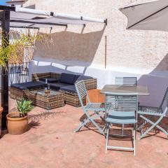 Town house with roof terrace in heart of Vinuela