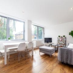 Modern and bright 2 BDR flat in Clapham Common