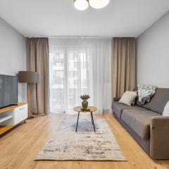 Ursus Comfy Apartment with FREE Parking by BookingHost