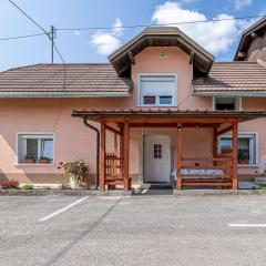 Mržek House with Sauna - Happy Rentals