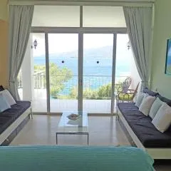 Beachfront Residence With Private Path To The Sea