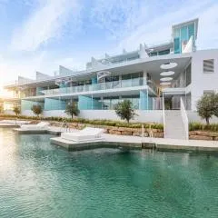 Luxury 2 Bedroom apartment with sea view