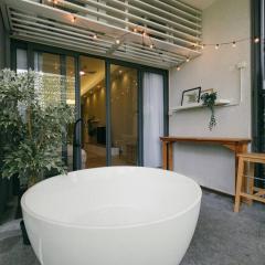 Instaworthy Bath Tub 6km to KLCC Ins风网红私人浴缸