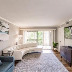 Bright 2 bedroom 2 bath condo with pool