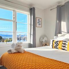 Lake, mountain view cottage - near major attractions