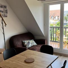 Accès direct plage, T3 mezzanine, 4 pers, balcon, parking, proche thalasso à Cabourg - FR-1-487-357