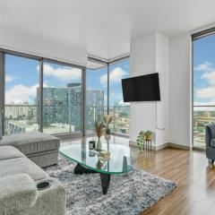 Modern Luxury 2 Bed with Panoramic City Views in Downtown LA