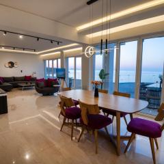 Lost in the view, Luxury Apartment with Seaview